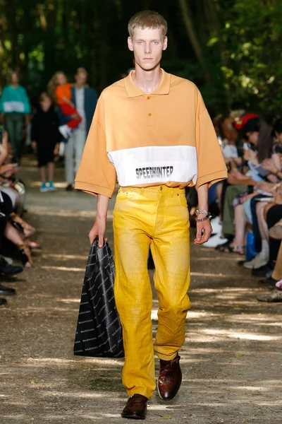 Look 3